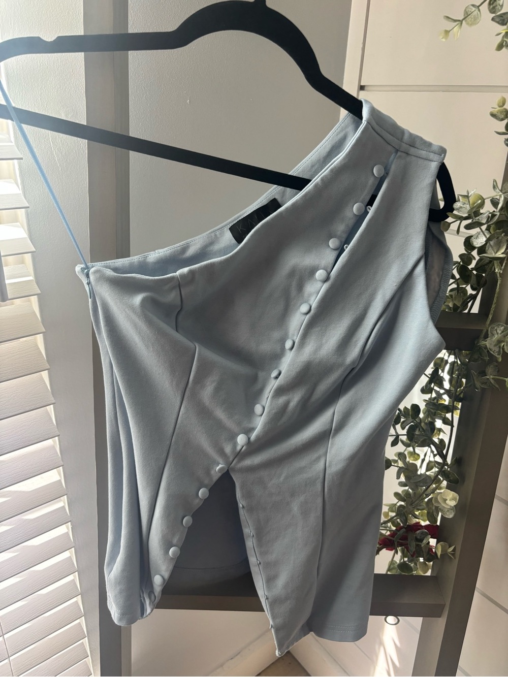 One-Shoulder Light Blue Button vest - Picture 9 of 14